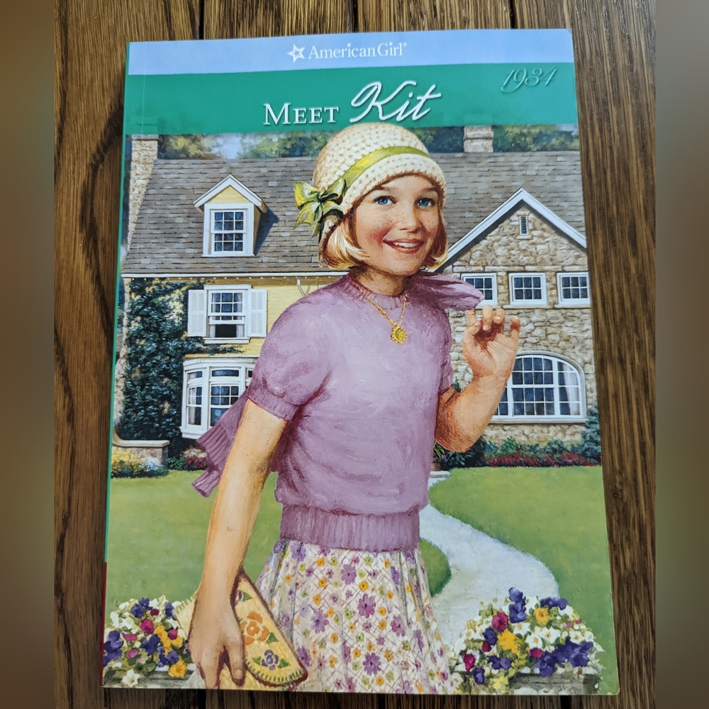 🛍️3/$15--EUC Meet Kit (1934) American Girls book